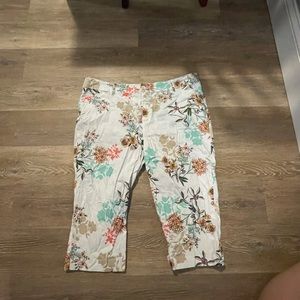 Floral white capris St. John’s Bay size 18